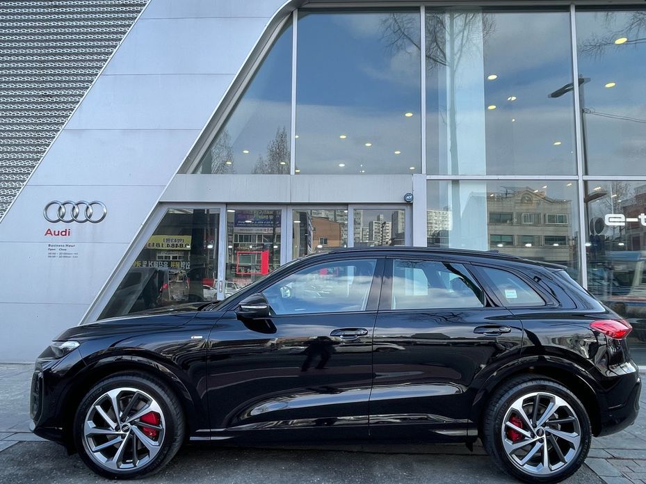 Audi Q5 40 TDI Quattro S Line Black Edition, 2025