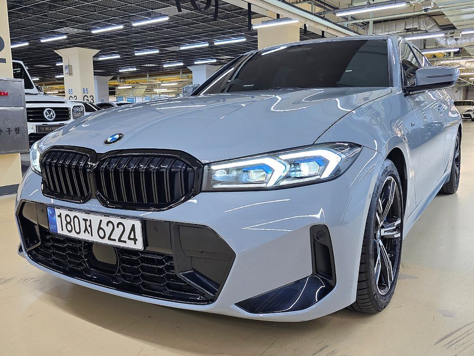 BMW 3-Series 320i M Sport, 2024