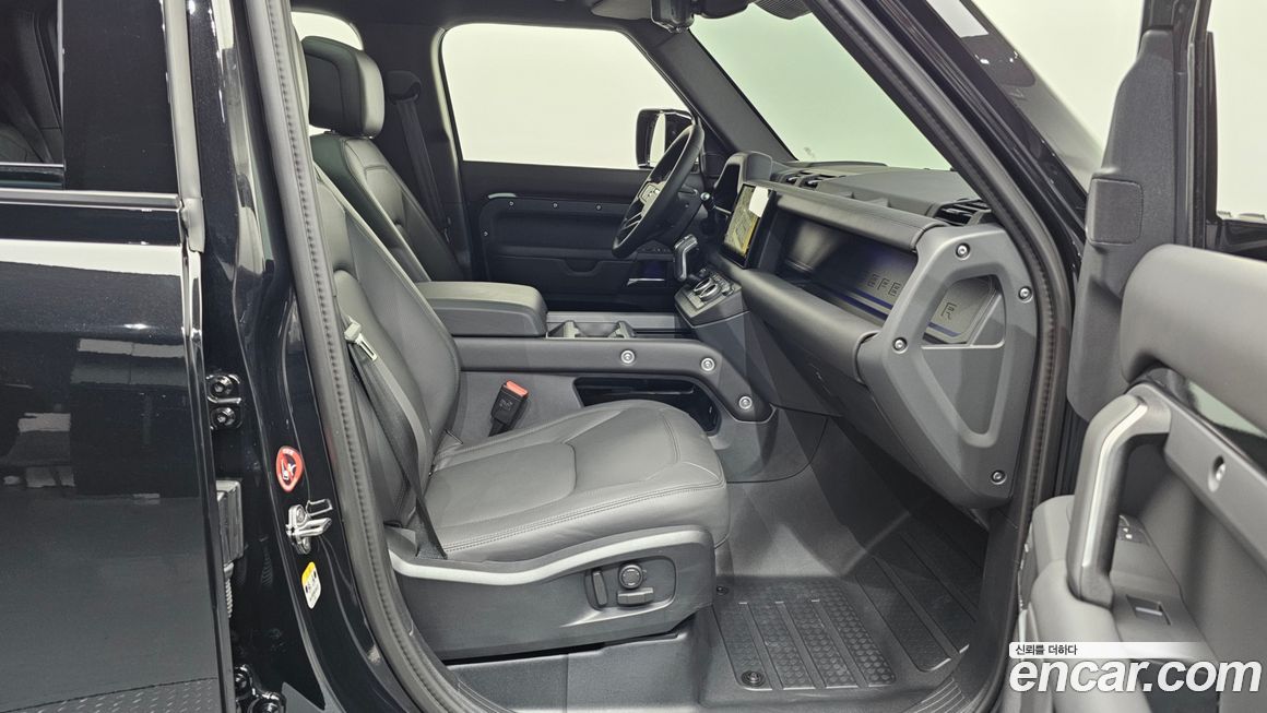 Land Rover Defender 110 P300 X-Dynamic SE, 2025