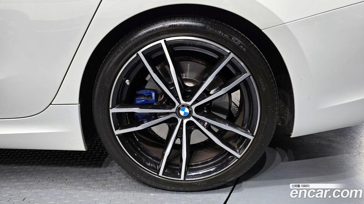 BMW 3-Series 320i Touring M Sports, 2022