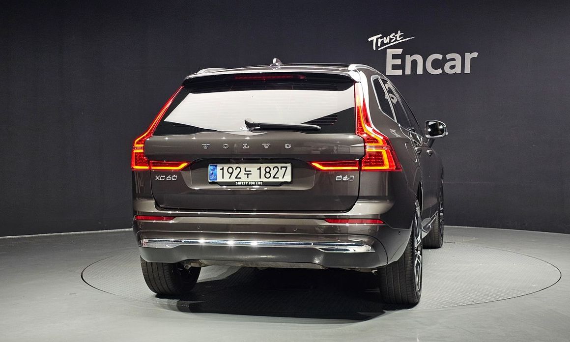 Volvo XC60 B6 Ultimate Bright, 2024
