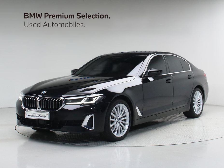 BMW 5-Series 530i Luxury, 2023