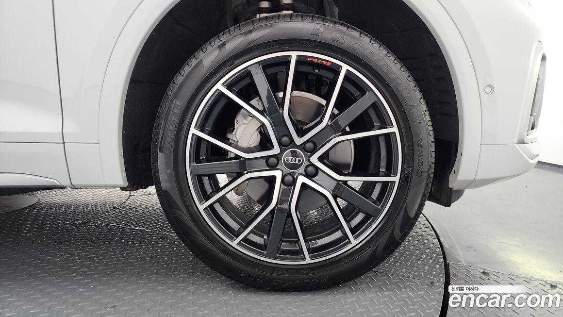 Audi Q5 45 TFSI Quattro Premium, 2024