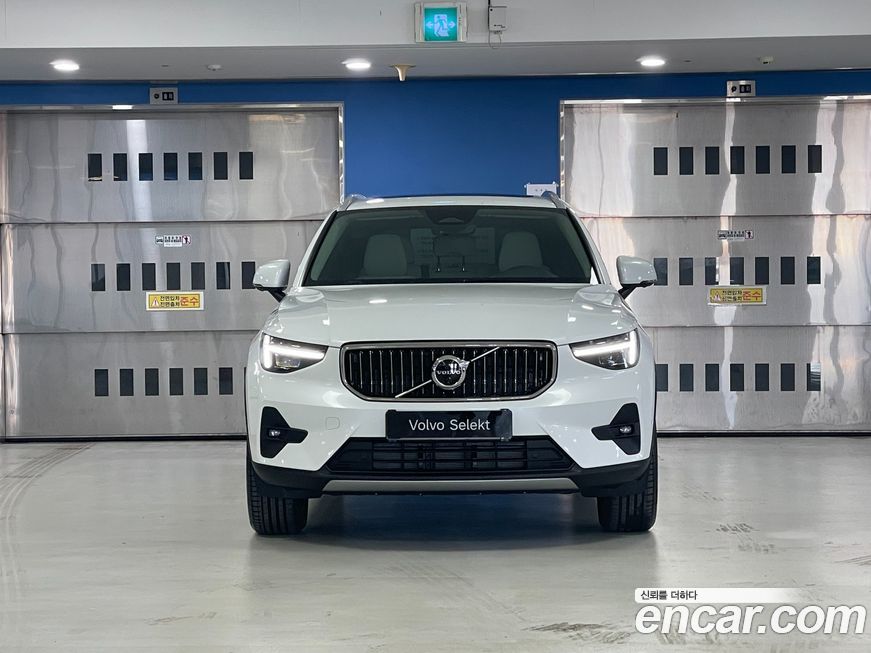 Volvo XC40 B4 Ultra Bright, 2025
