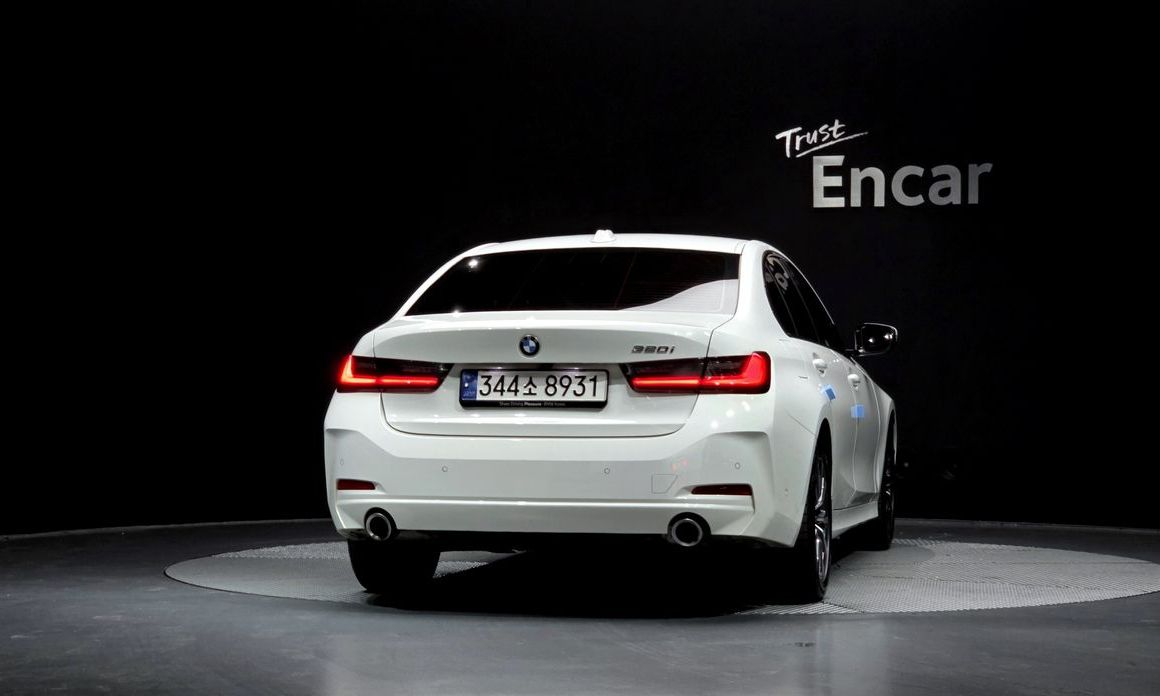 BMW 3-Series 320i, 2024