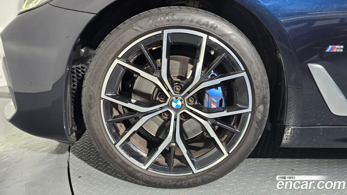BMW 5-Series 530i xDrive M Sport Package, 2022