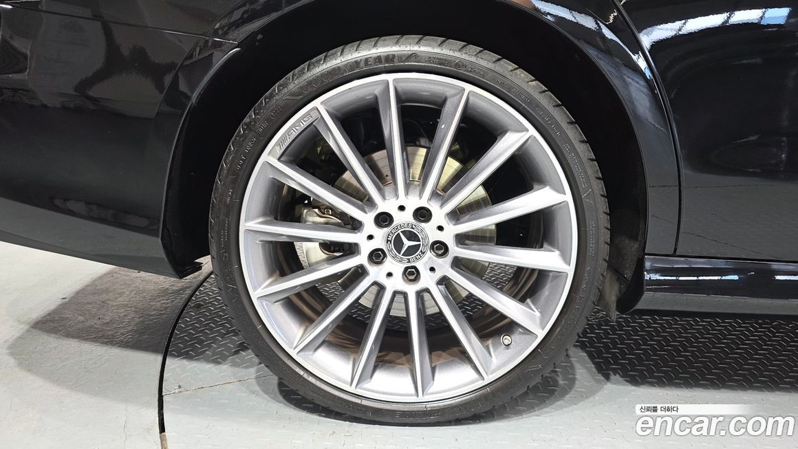 Mercedes-Benz E-Class E350 4MATIC AMG Line, 2022