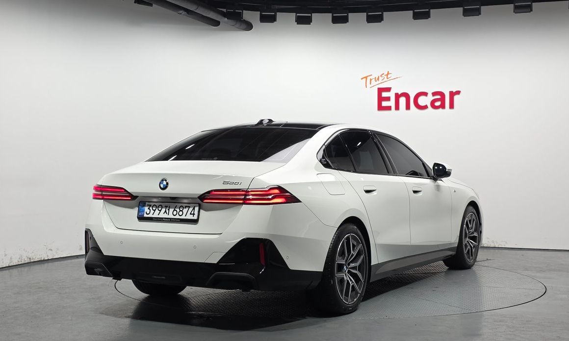 BMW 5-Series 520i M Sport, 2025