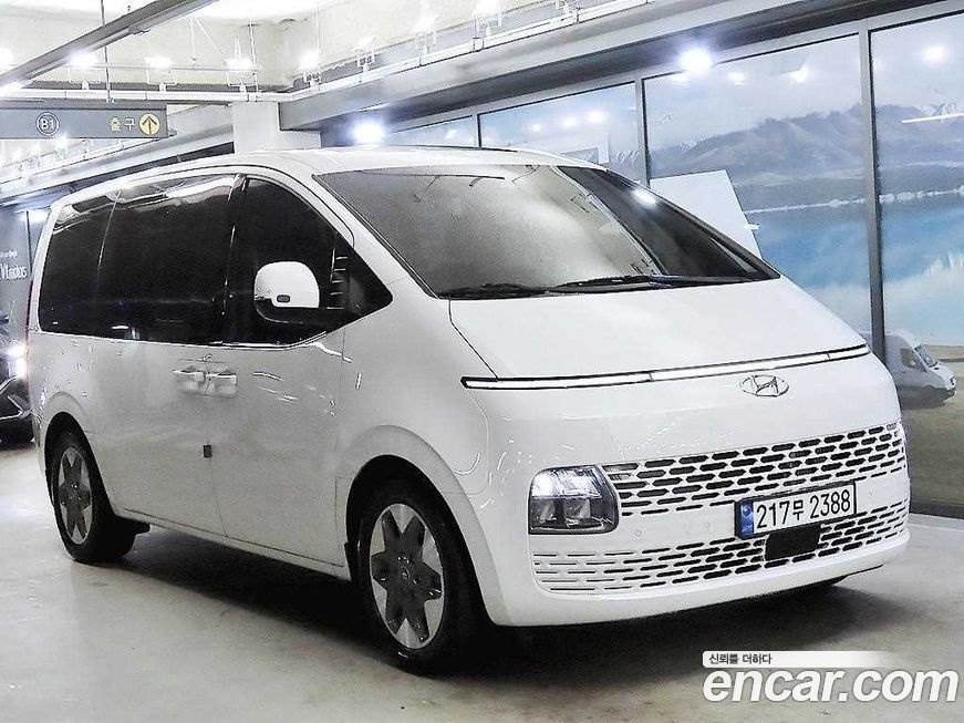 Hyundai Staria 4WD Tourer 9-Seater, 2024