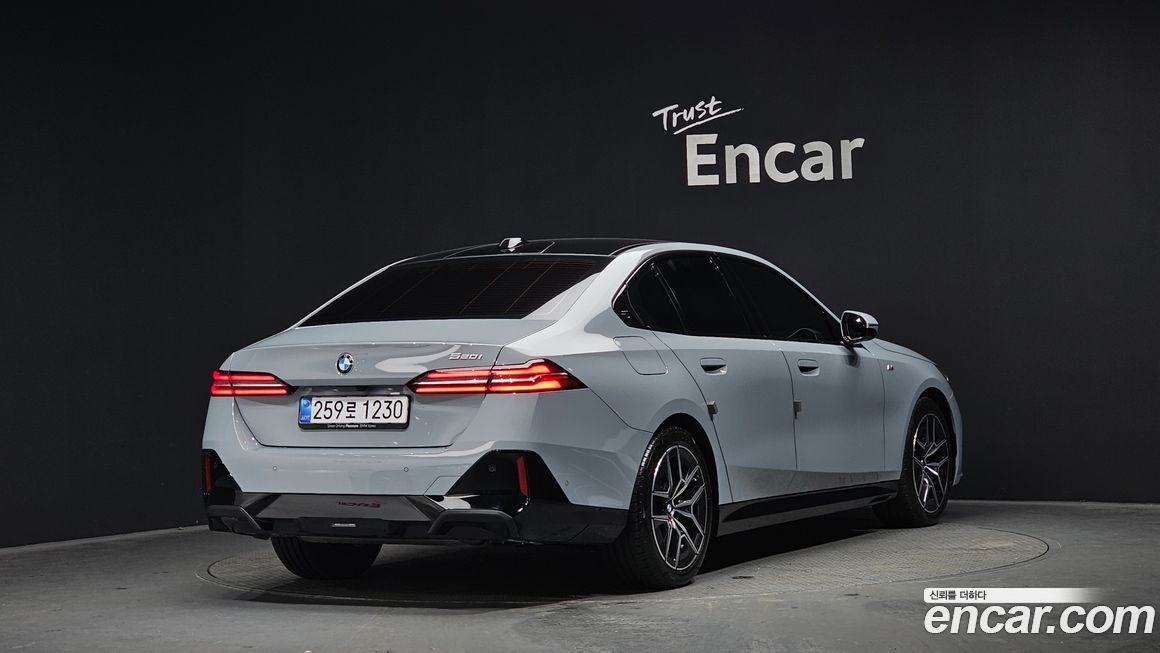 BMW 5-Series 520i M Sport, 2025