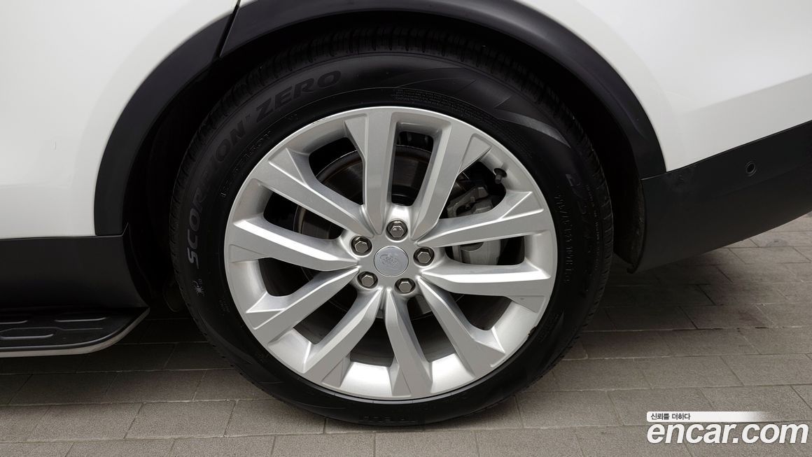 Land Rover Discovery 2.0 P300 SE, 2023