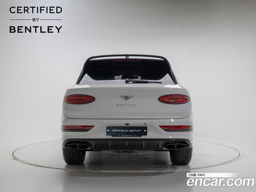Bentley Bentayga 4.0 V8 EWB Azure, 2024