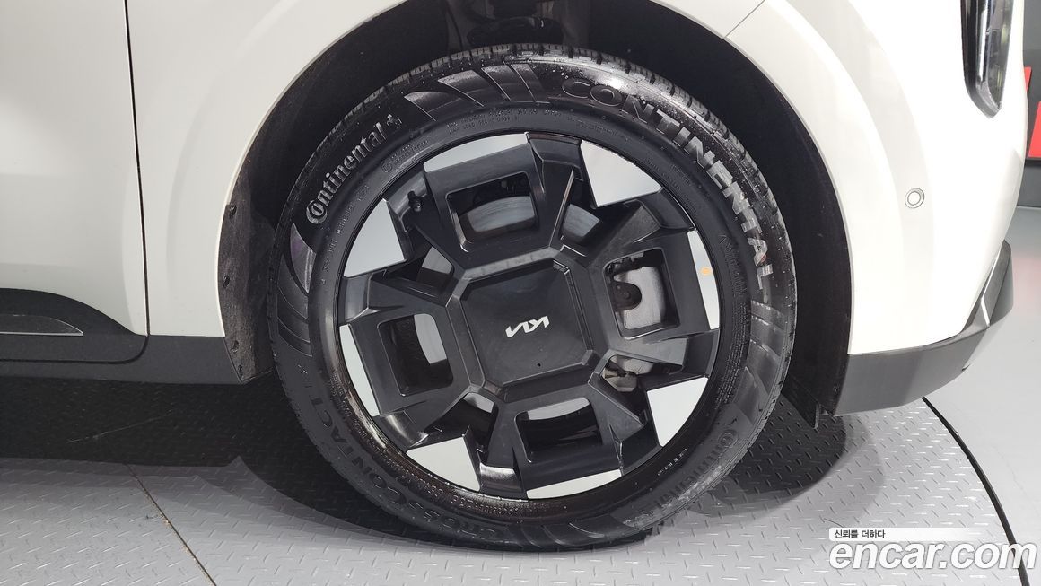 Kia Carnival 9-Seater Signature, 2024