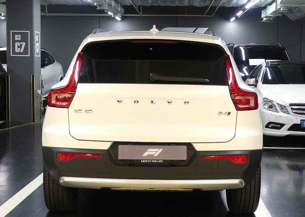Volvo XC40 B4 Ultimate Bright, 2024