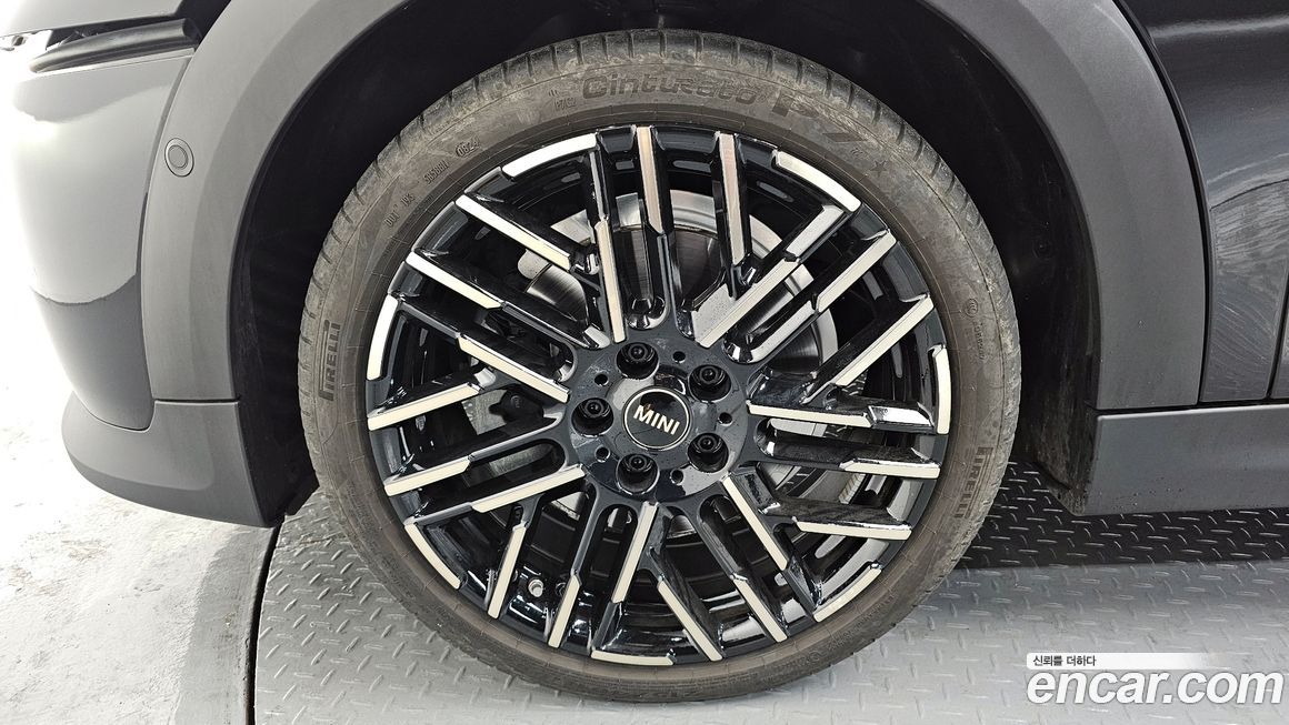 Mini Cooper Favoured, 2025