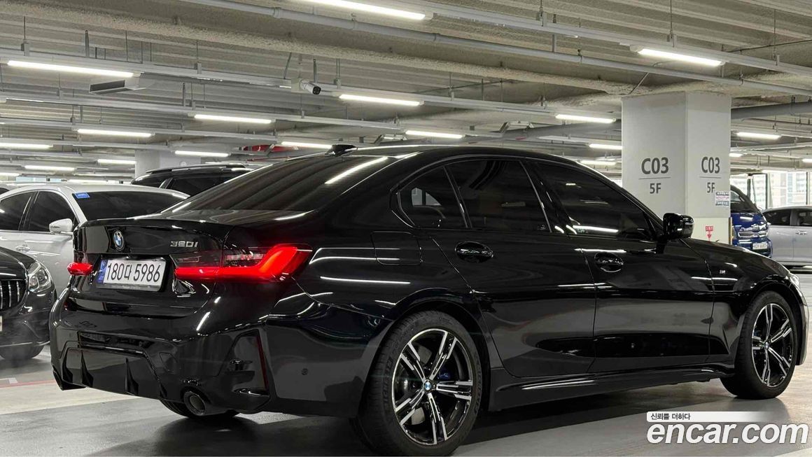 BMW 3-Series 320i M Sport, 2024