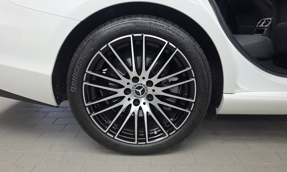 Mercedes-Benz C-Class C300 4MATIC Avantgarde, 2024