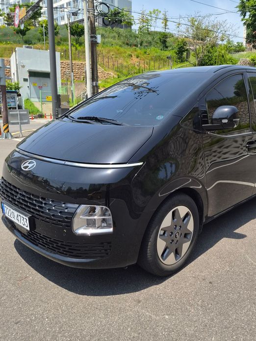Hyundai Staria 4WD Tourer 11-Seater, 2025