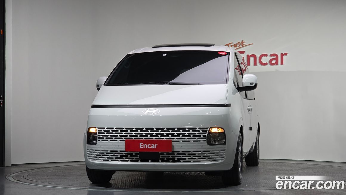 Hyundai Staria Tourer 11-Seater, 2025