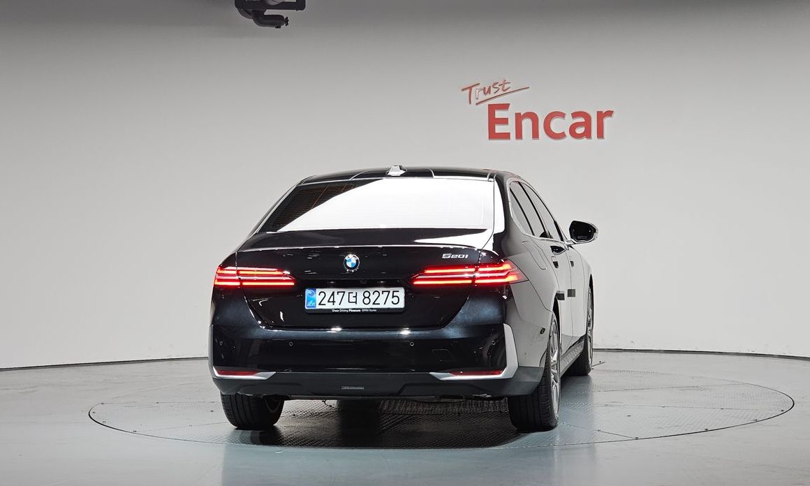 BMW 5-Series 520i, 2025
