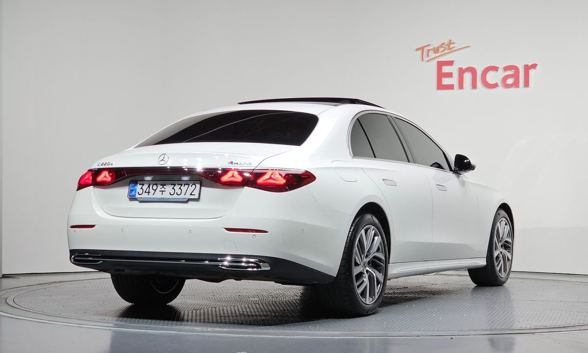 Mercedes-Benz E-Class E220d 4MATIC Exclusive, 2024