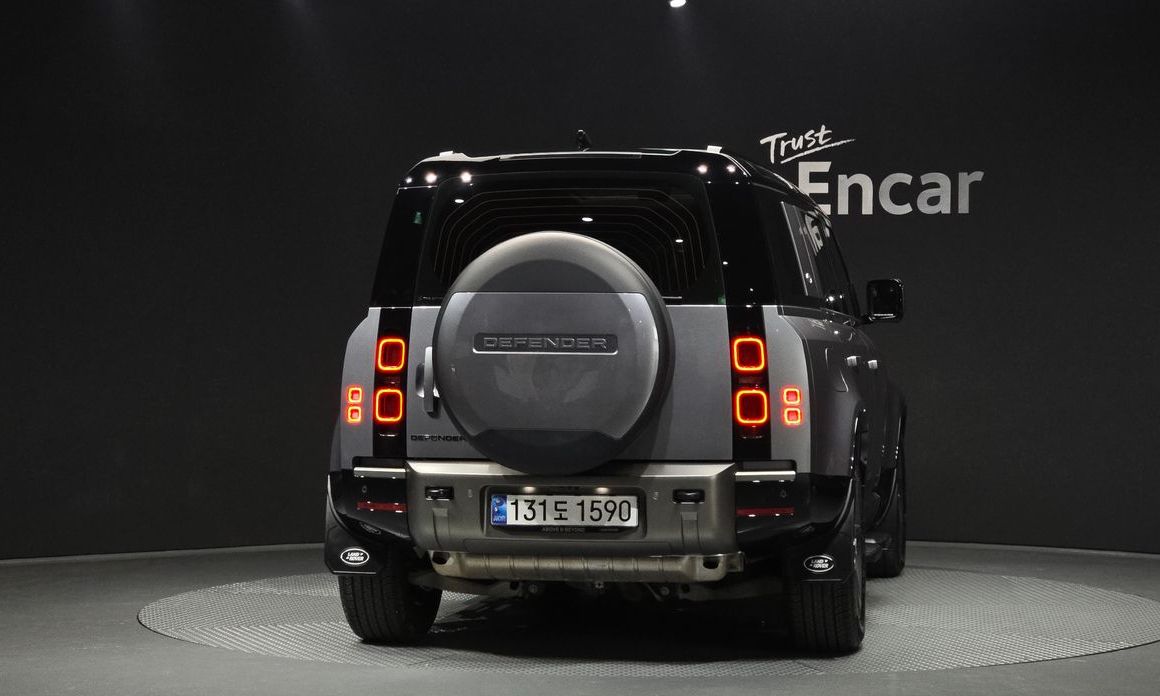 Land Rover Defender 110 P300 X-Dynamic SE, 2024