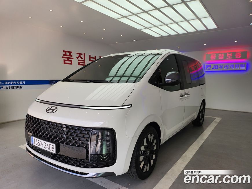 Hyundai Staria 4WD Lounge 9-Seater, 2025
