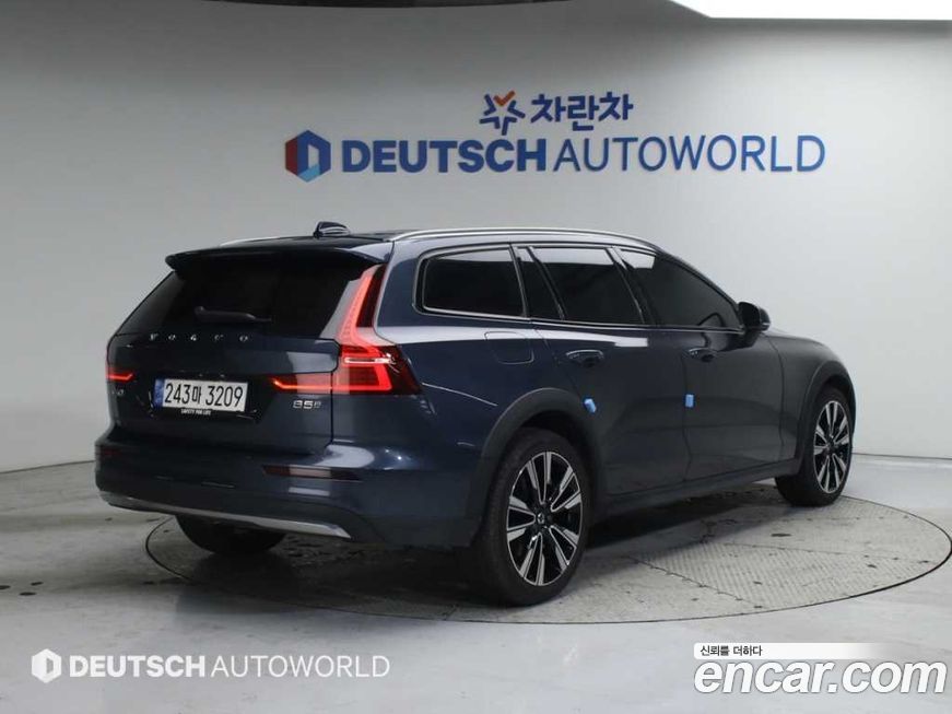 Volvo V60 B5 Ultimate AWD, 2023