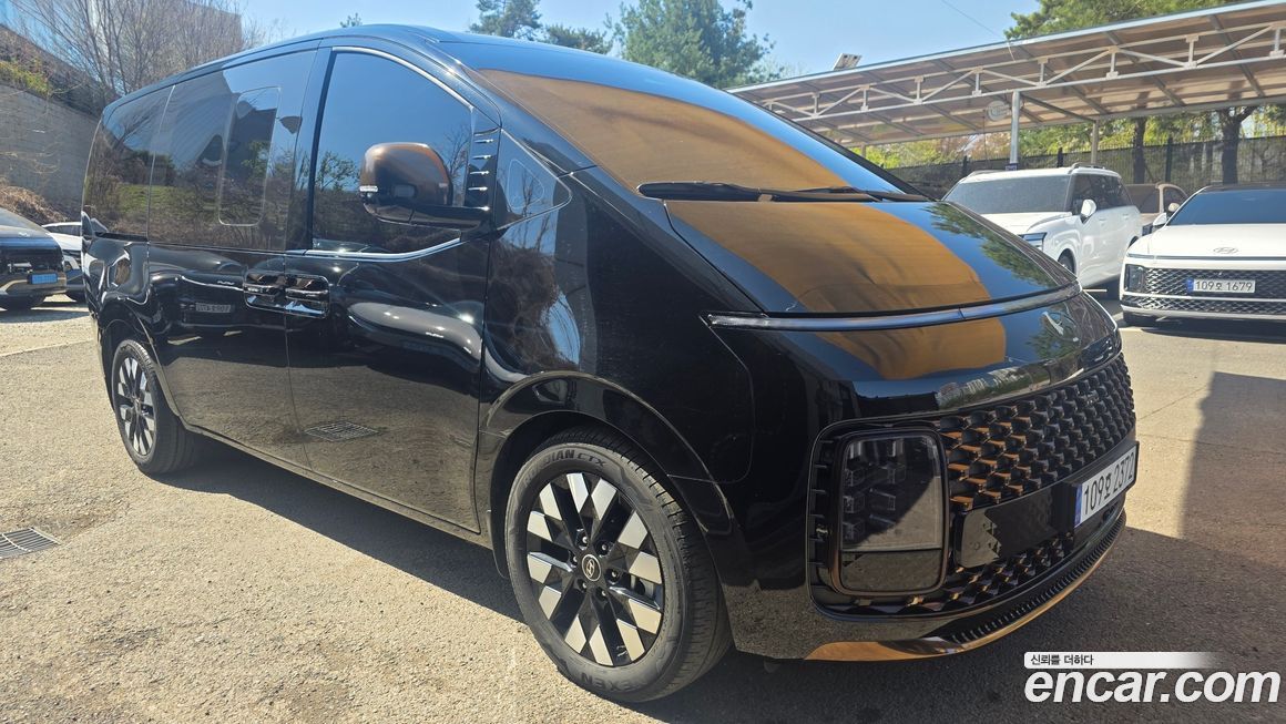 Hyundai Staria Lounge 9-Seater, 2025