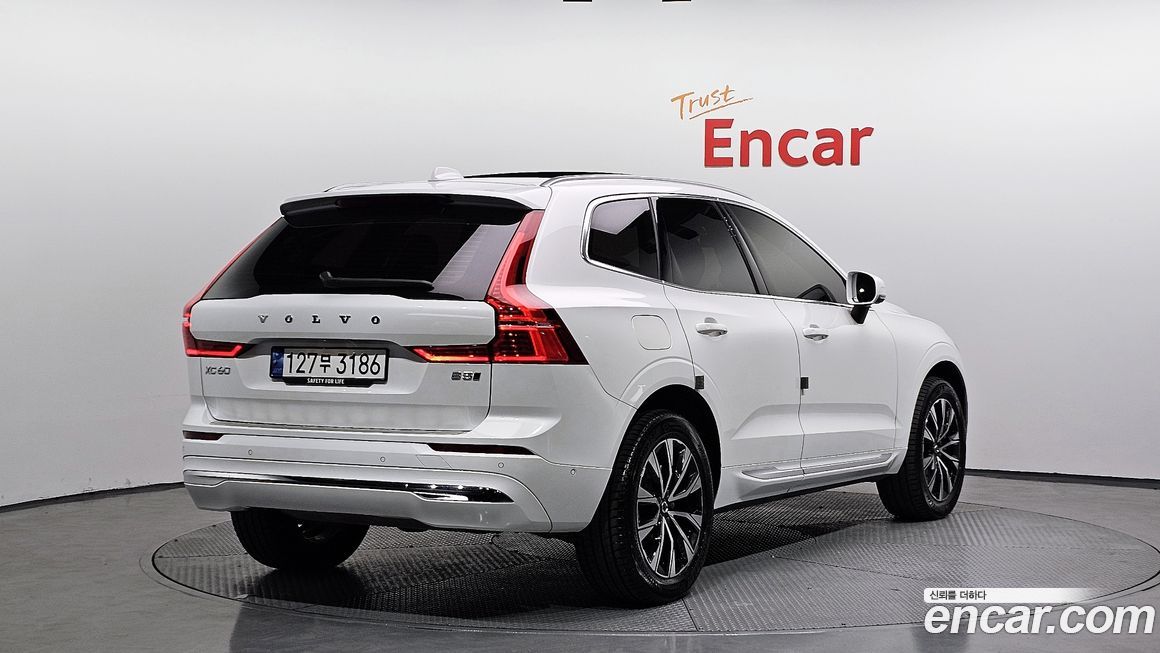 Volvo XC60 B5 Ultimate Bright, 2024
