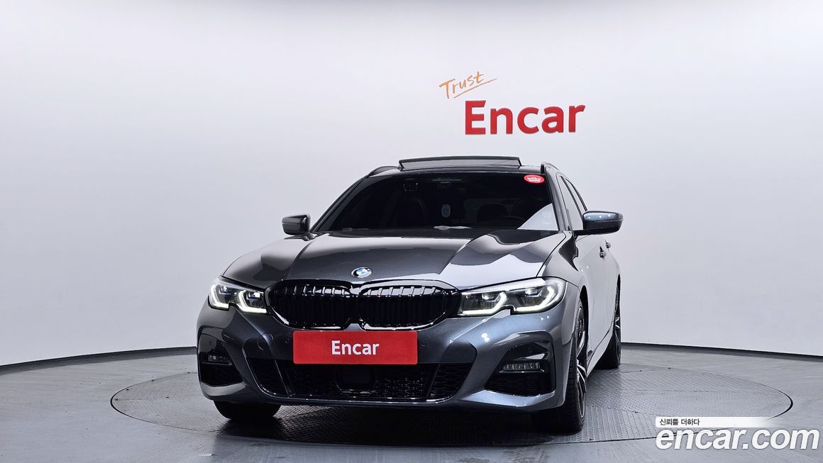 BMW 3-Series 320i Touring M Sports, 2022