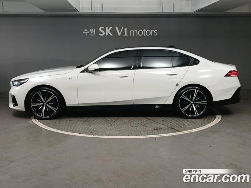 BMW 5-Series 530i xDrive M Sport, 2024