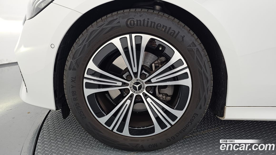 Mercedes-Benz E-Class E200 Avantgarde, 2025