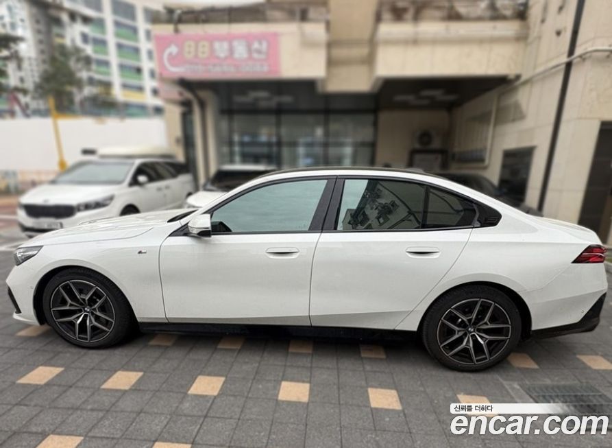 BMW 5-Series 520i M Sport, 2024