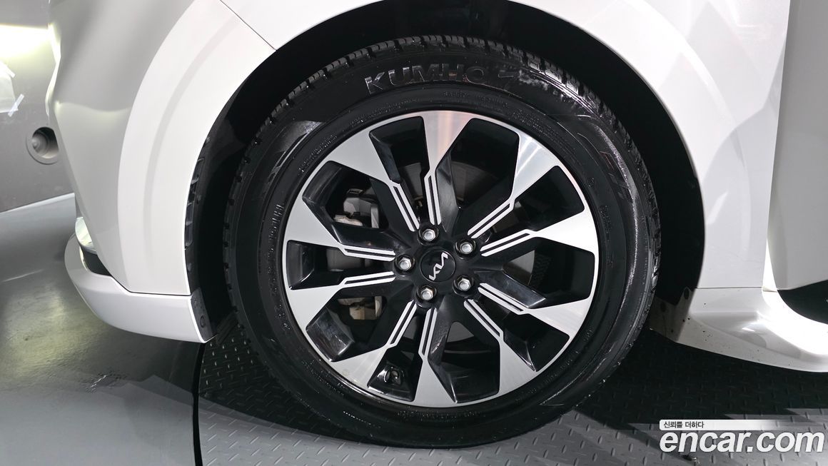 Kia Carnival 9-Seater Hi-Limousine, 2021