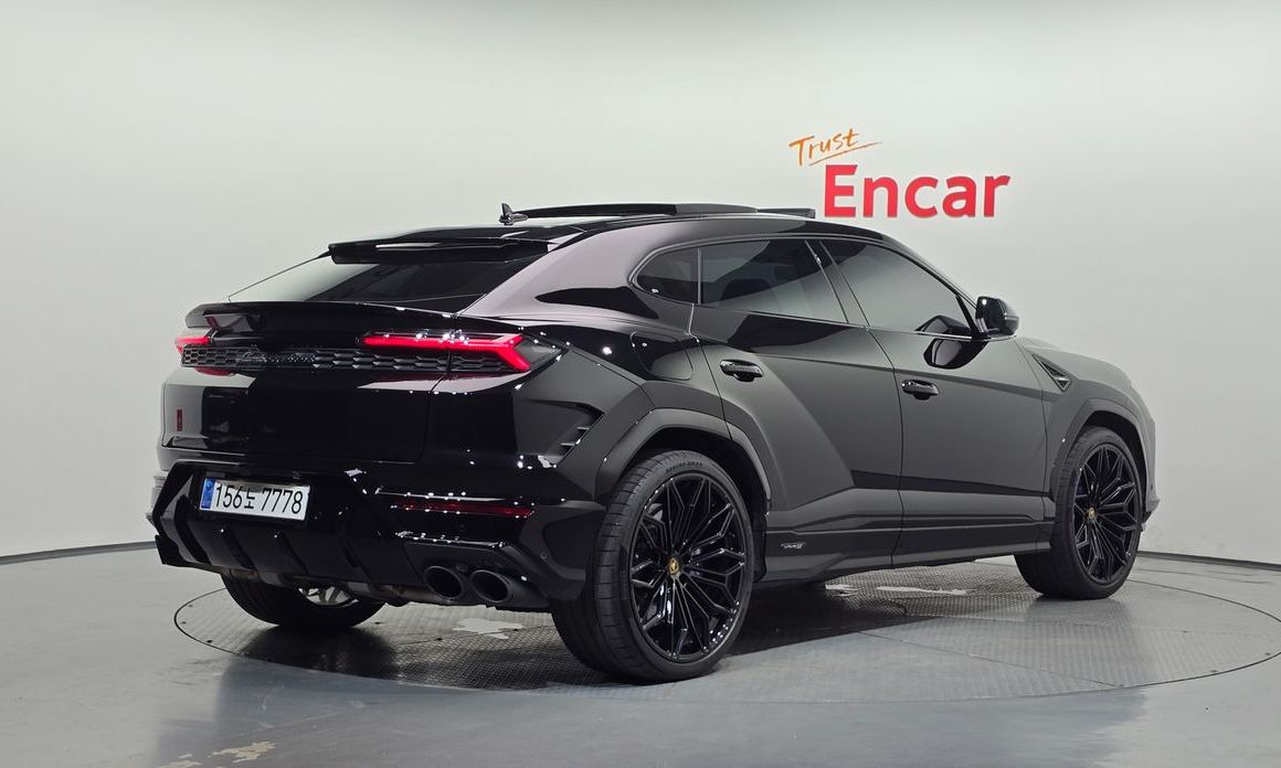Lamborghini Urus 4.0 V8 SE, 2025