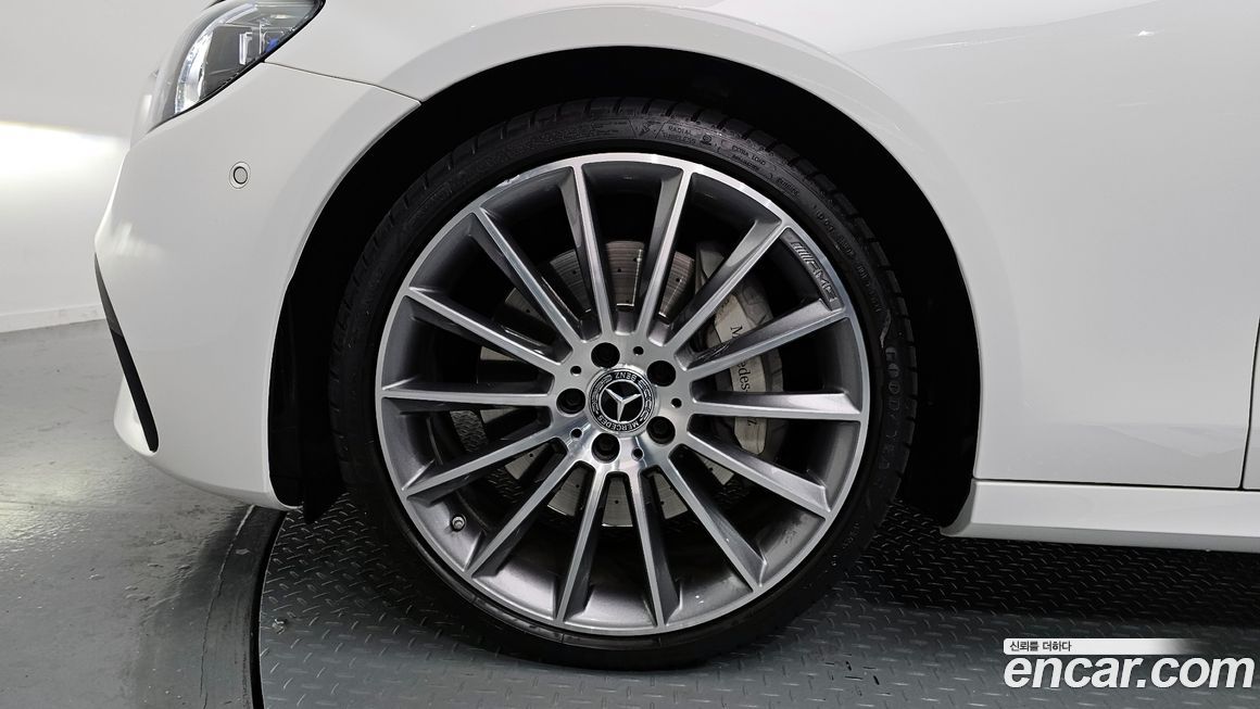 Mercedes-Benz E-Class E350 4MATIC AMG Line, 2022