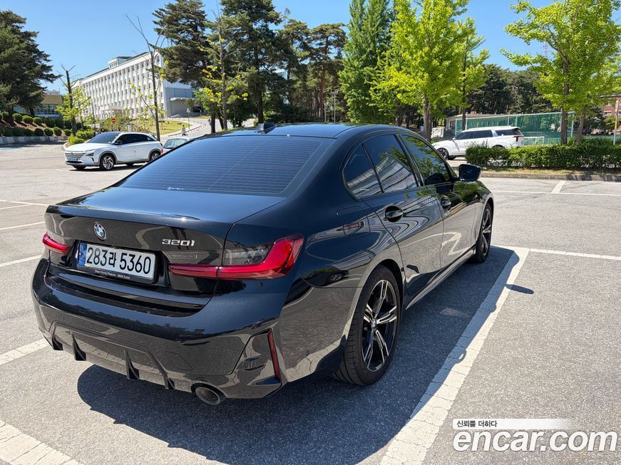 BMW 3-Series 320i M Sport, 2023