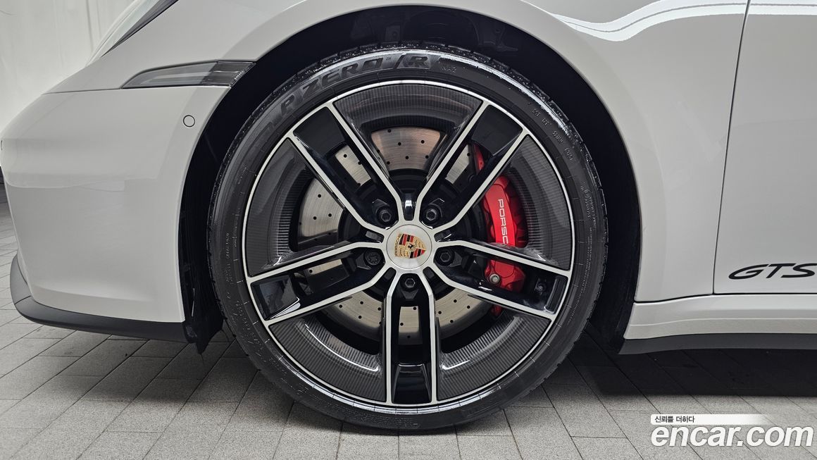Porsche 911 Carrera 4 GTS Cabriolet, 2025