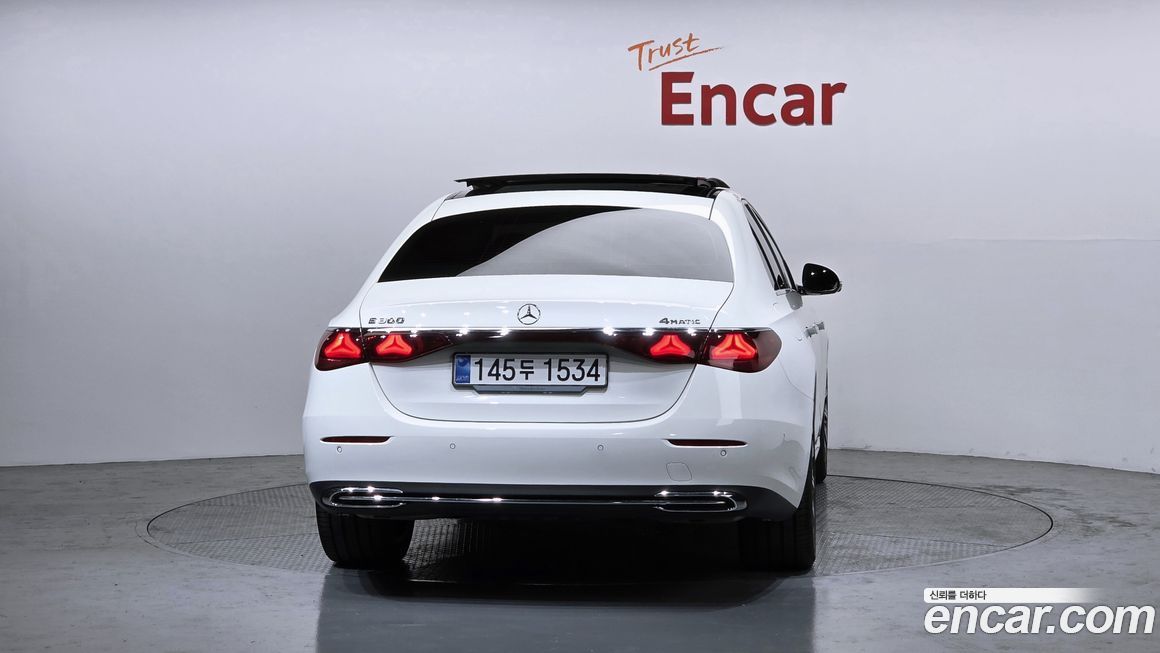 Mercedes-Benz E-Class E300 4MATIC Exclusive, 2025