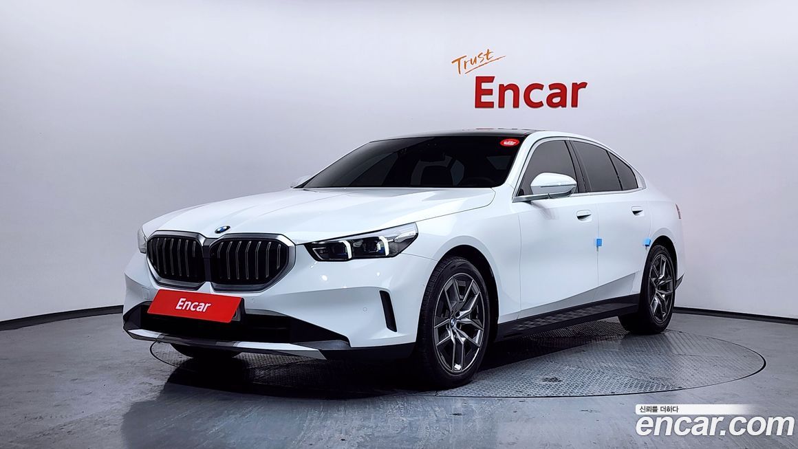 BMW 5-Series 520i, 2024