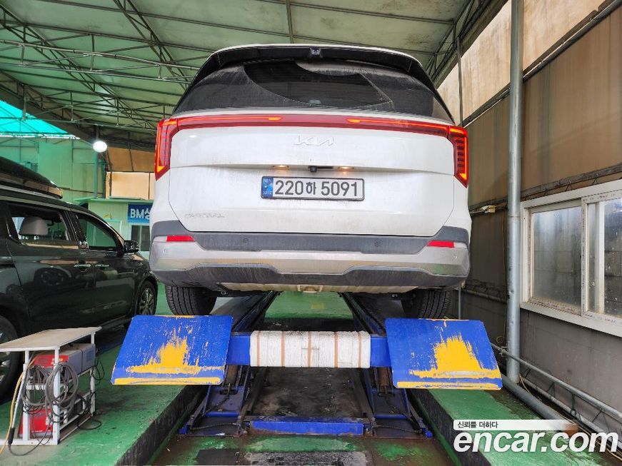 Kia Carnival 9-Seater Signature, 2024