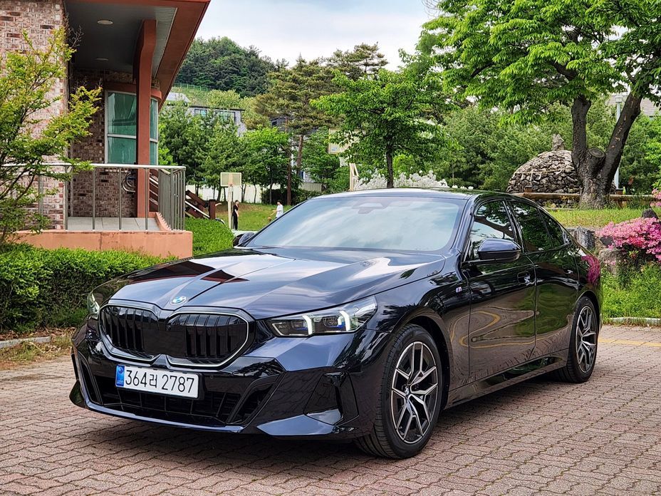 BMW 5-Series 523d M Sport, 2025