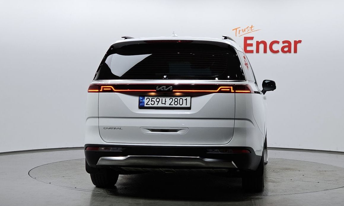 Kia Carnival 7-Seater Outdoor, 2023