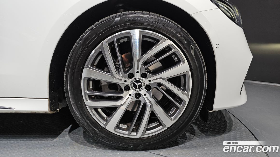 Mercedes-Benz E-Class E220d 4MATIC Exclusive, 2024