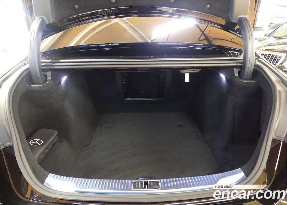 Mercedes-Benz S-Class Maybach S680 4MATIC, 2024