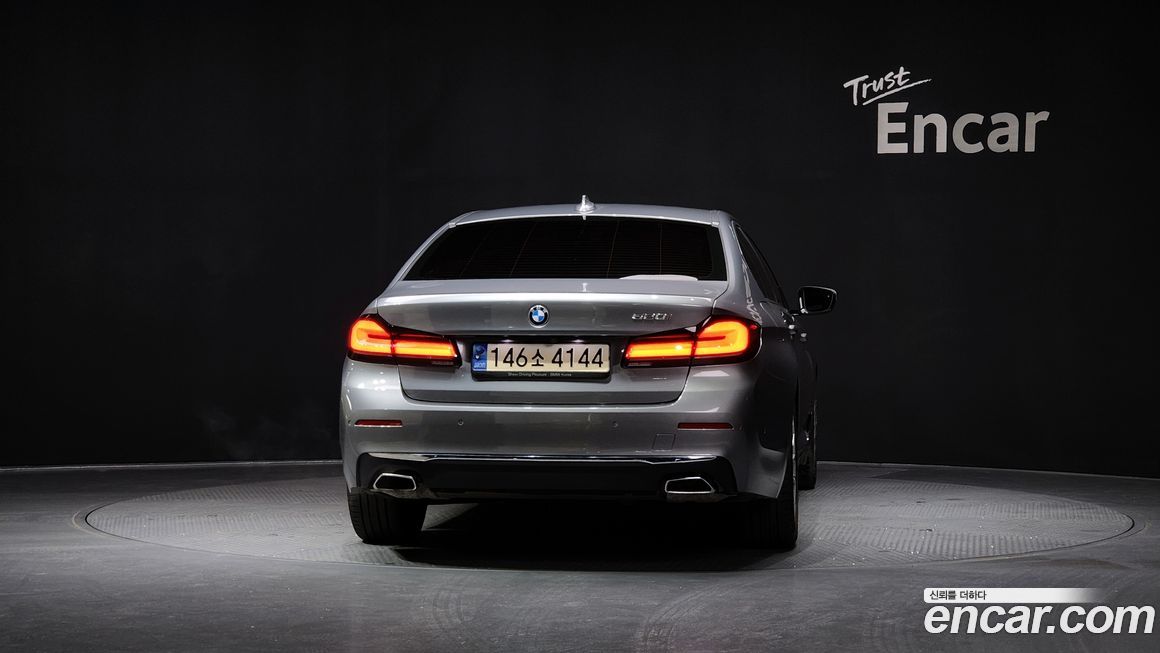 BMW 5-Series 520i Luxury, 2023