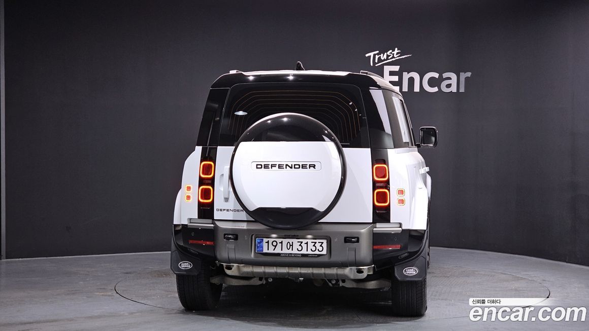 Land Rover Defender 110 P300 X-Dynamic SE, 2024