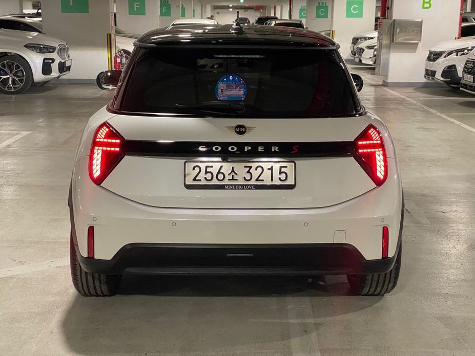 Mini Cooper Favoured, 2025
