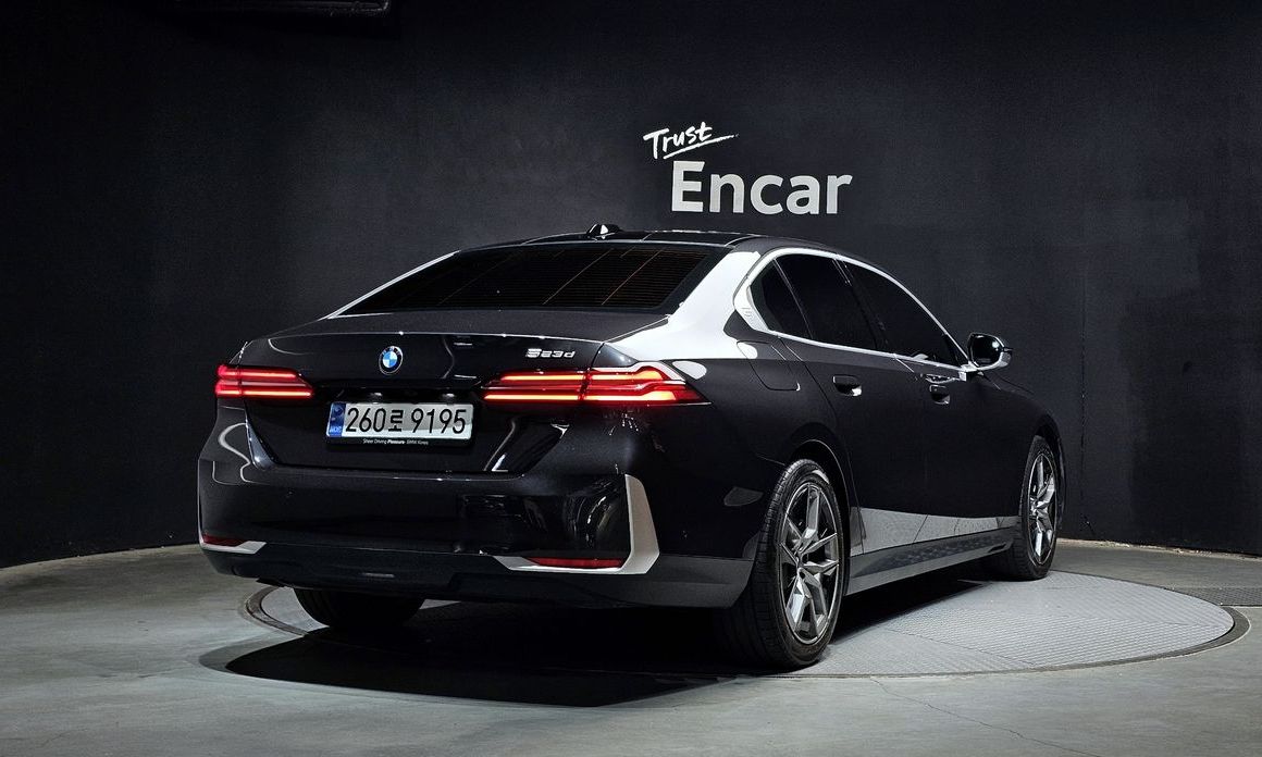 BMW 5-Series 523d, 2025